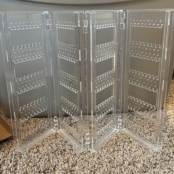 Acrylic Foldable Earring Screen, clear, can hold up to 144 pairs of earrings. - Picture 4 of 5